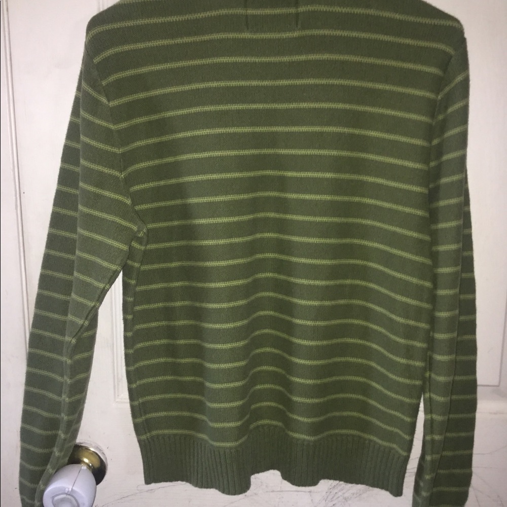 Hollister - Picture 2 of 3